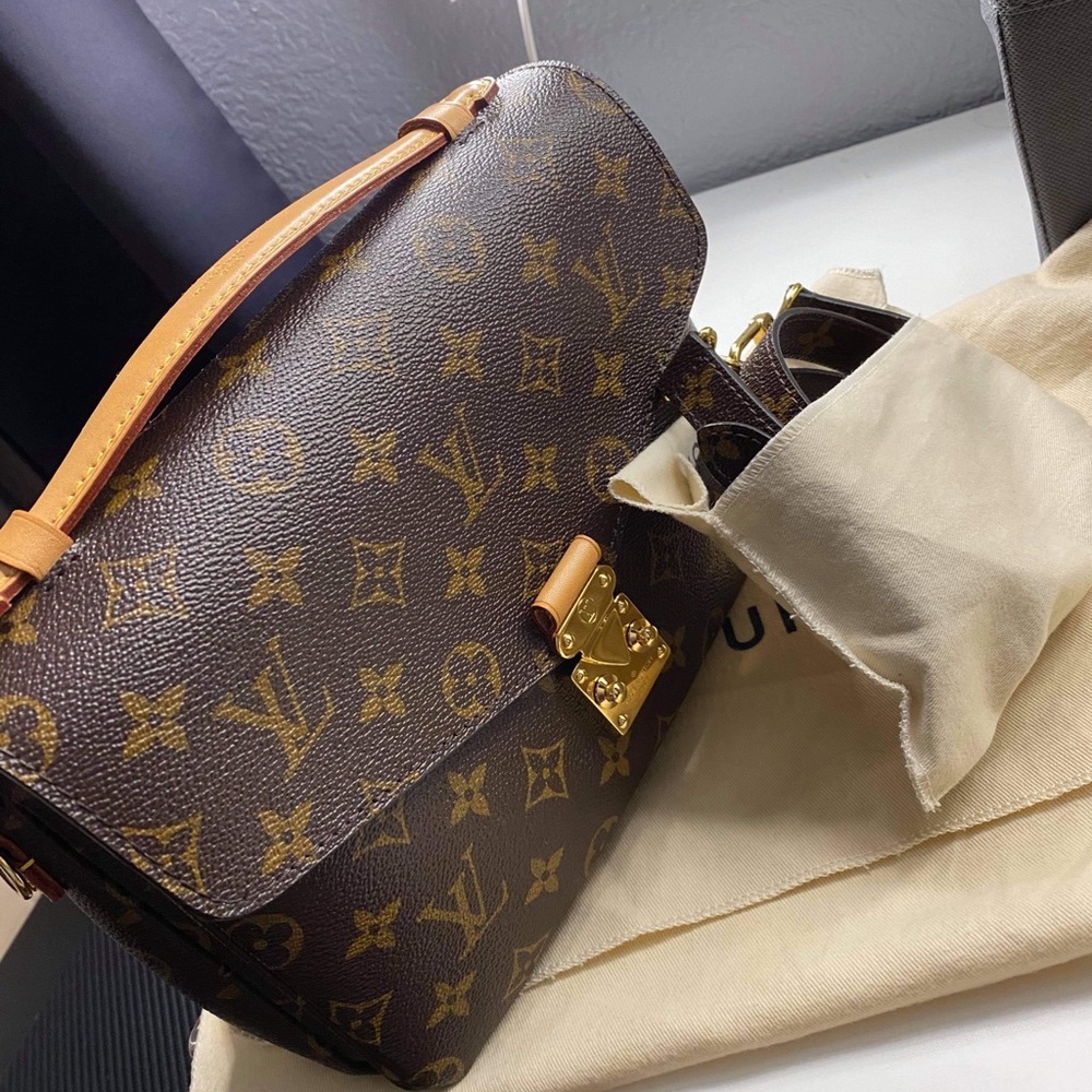 Louis Vuitton Monogram Pochette Metis